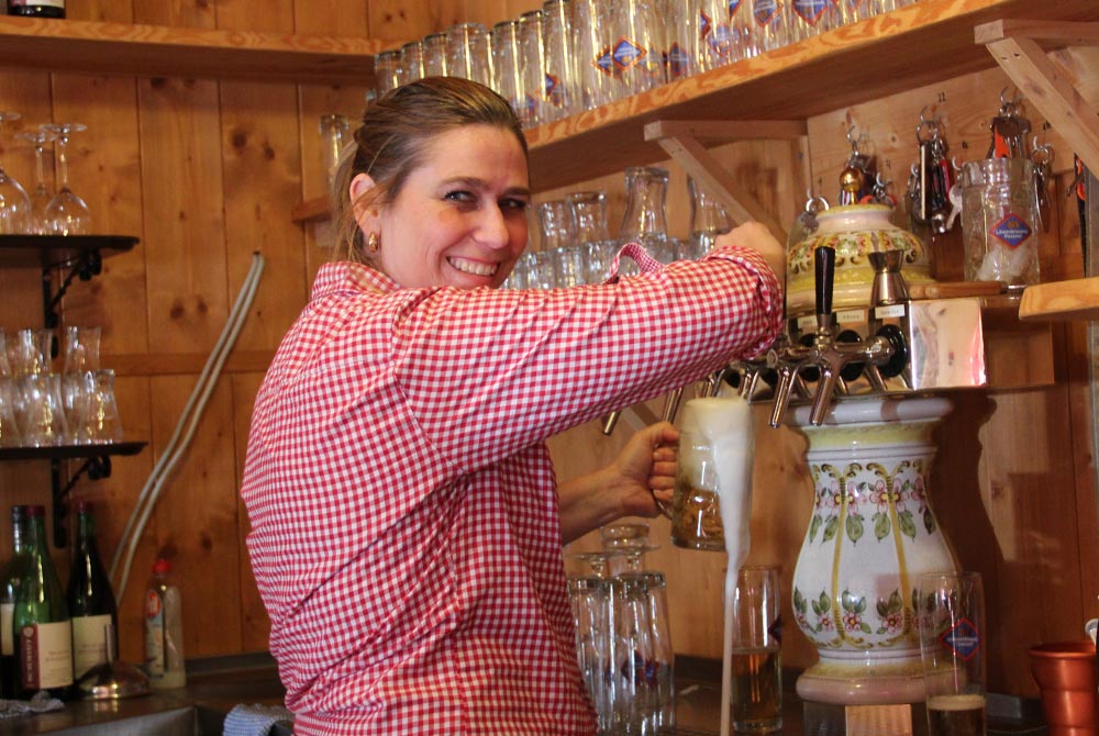 Frau Tump in Ihrer Almhütte