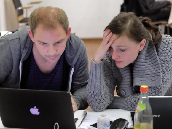 Softwareexperten beim hacken