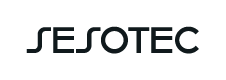 Der schwarze SESOTEC-Schriftzug kennzeichnet Sesotec GmbH, deren Technologien Materialsortierung und nachhaltige Produktion unterstützen.
