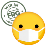Emoji mit einem gelben Gesicht und einem weißen Mundschutz, begleitet von einem Textlogo.